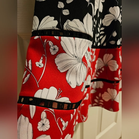 Neiman Marcus Floral Dress- Size 6 - Picture 7 of 7